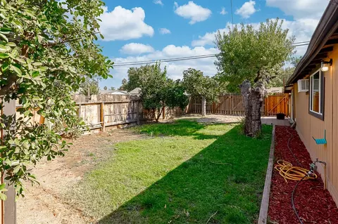 Exterior - 304 S 4th St, Patterson, CA 95363 photo 10 of 10