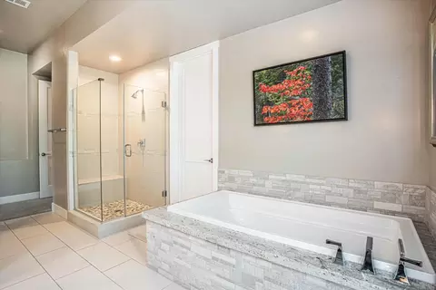 Bath - 3530 Serramont Ct, Carmichael, CA 95608 photo 2 of 6