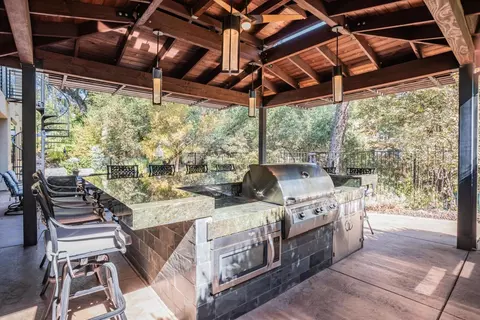 Kitchen - 3530 Serramont Ct, Carmichael, CA 95608 photo 5 of 7