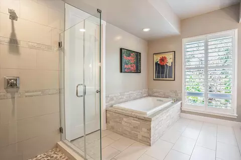 Bath - 3530 Serramont Ct, Carmichael, CA 95608 photo 3 of 6