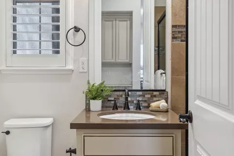 Bath - 2811 Whispering Creek Loop, Rocklin, CA 95765 photo 1 of 8