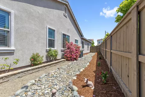 Exterior - 2811 Whispering Creek Loop, Rocklin, CA 95765 photo 14 of 17