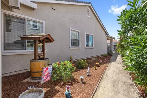 Exterior - 2811 Whispering Creek Loop, Rocklin, CA 95765 photo 10 of 17