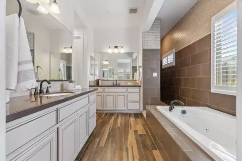 Bath - 2811 Whispering Creek Loop, Rocklin, CA 95765 photo 2 of 8