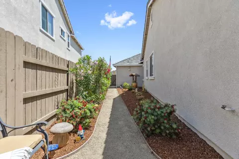 Exterior - 2811 Whispering Creek Loop, Rocklin, CA 95765 photo 9 of 17