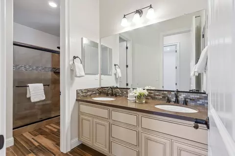 Bath - 2811 Whispering Creek Loop, Rocklin, CA 95765 photo 6 of 8