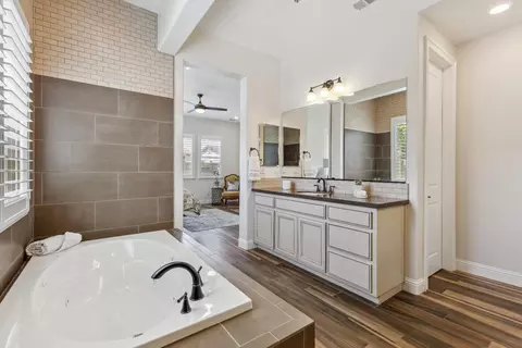 Bath - 2811 Whispering Creek Loop, Rocklin, CA 95765 photo 4 of 8