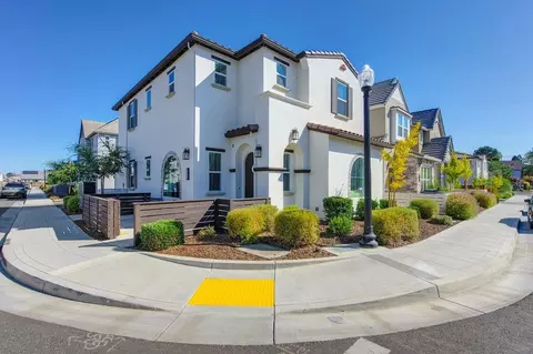 3229 Giovanni St, Sacramento, CA 95818