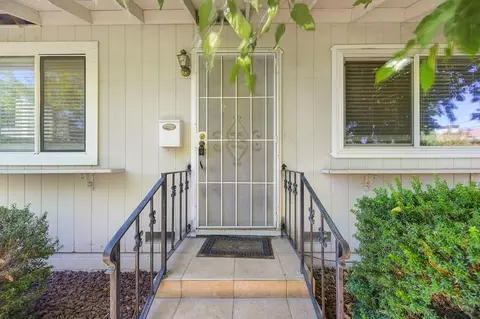 Entry Way - 3641 Walnut Ave, Carmichael, CA 95608 photo 4 of 4