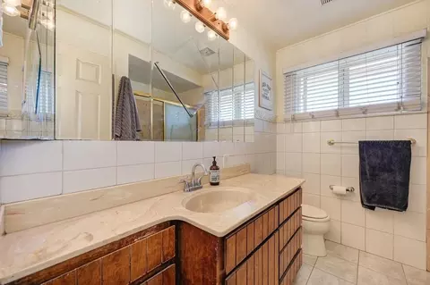 Bath - 3641 Walnut Ave, Carmichael, CA 95608 photo 1 of 3