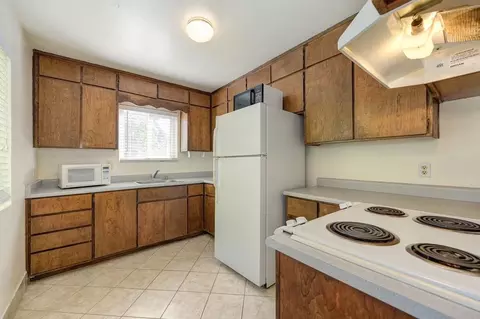 Kitchen - 3641 Walnut Ave, Carmichael, CA 95608 photo 7 of 8