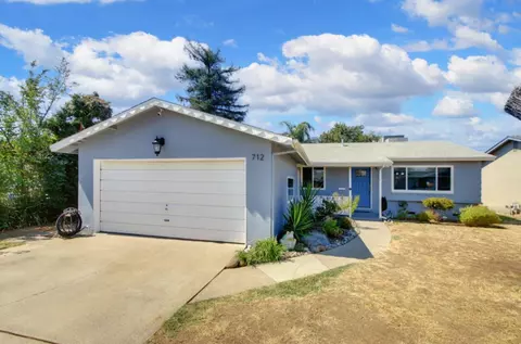712 Belle Ln, Roseville, CA 95678