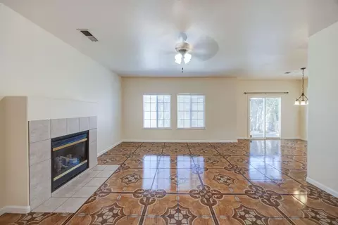 Living - 685 Gateway Dr, Merced, CA 95340 photo 3 of 3
