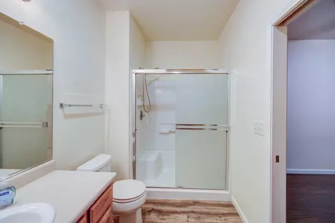 Bath - 685 Gateway Dr, Merced, CA 95340 photo 1 of 1