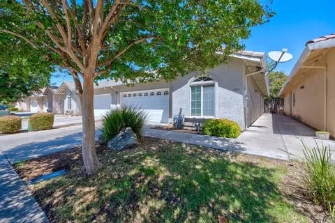 685 Gateway Dr, Merced, CA 95340 photo 1