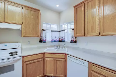 Kitchen - 685 Gateway Dr, Merced, CA 95340 photo 2 of 5