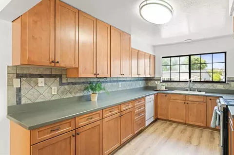 Kitchen - 3620 Longview Rd, Antioch, CA 94509 photo 2 of 3
