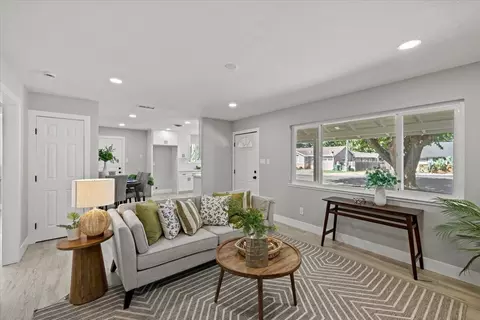 Living - 4960 Heatherdale Ln, Carmichael, CA 95608 photo 1 of 4