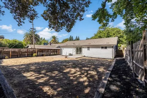 Exterior - 4960 Heatherdale Ln, Carmichael, CA 95608 photo 2 of 5