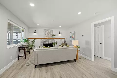 Living - 4960 Heatherdale Ln, Carmichael, CA 95608 photo 2 of 4