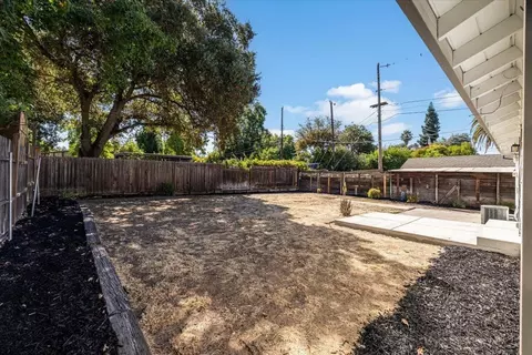 Exterior - 4960 Heatherdale Ln, Carmichael, CA 95608 photo 4 of 5