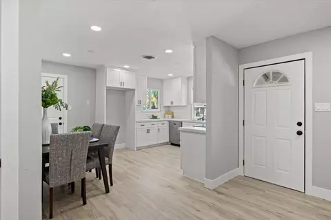 Entry Way - 4960 Heatherdale Ln, Carmichael, CA 95608 photo 1 of 2
