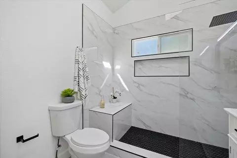 Bath - 2526 Gunn Rd, Carmichael, CA 95608 photo 6 of 6