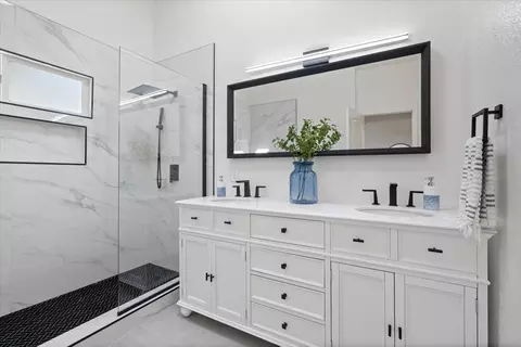Bath - 2526 Gunn Rd, Carmichael, CA 95608 photo 5 of 6