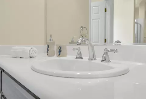 Bath - 2934 Lyon Ct, Tracy, CA 95377 photo 2 of 7