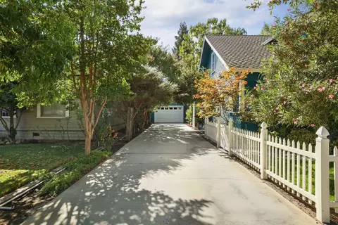 680 Mitchell Ave, Turlock, CA 95380 photo 2