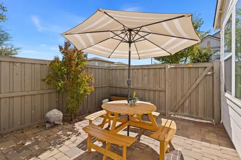 Exterior - 1704 Vine St, Davis, CA 95616 photo 5 of 6