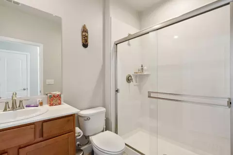 Bath - 1704 Vine St, Davis, CA 95616 photo 1 of 4
