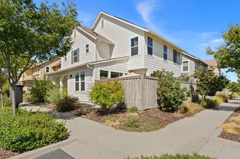 Exterior - 1704 Vine St, Davis, CA 95616 photo 2 of 6