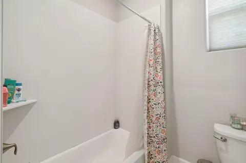 Bath - 1704 Vine St, Davis, CA 95616 photo 4 of 4