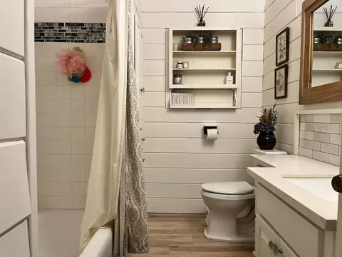 Bath - 859 E St, Oakdale, CA 95361 photo 1 of 4
