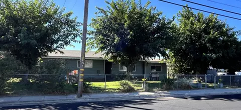 Exterior - 859 E St, Oakdale, CA 95361 photo 2 of 6