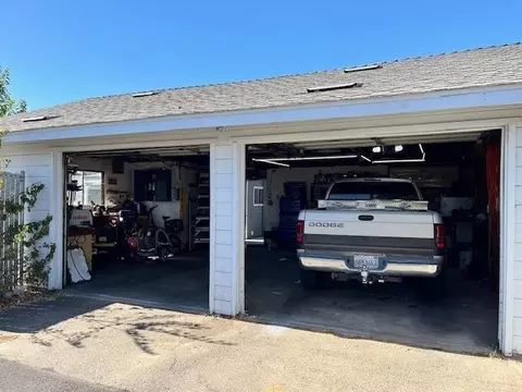 Exterior - 859 E St, Oakdale, CA 95361 photo 5 of 6