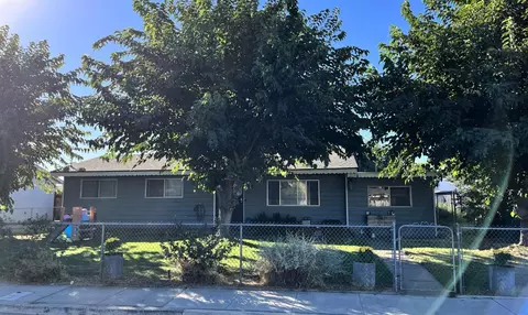 859 E St, Oakdale, CA 95361 photo 1