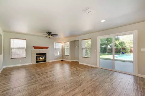 Living - 4538 Rosecliff Cir, Mather, CA 95655 photo 5 of 15