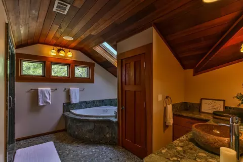Bath - 307 Main, Winters, CA 95694 photo 4 of 10