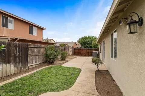 Exterior - 2817 Abingdon Ct, Modesto, CA 95355 photo 10 of 11