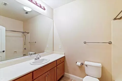 Bath - 2817 Abingdon Ct, Modesto, CA 95355 photo 2 of 6