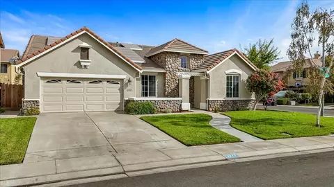 Exterior - 2817 Abingdon Ct, Modesto, CA 95355 photo 2 of 11