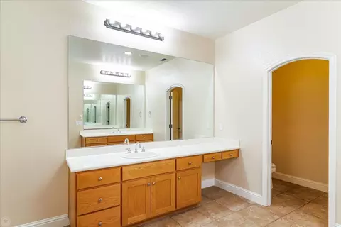 Bath - 2817 Abingdon Ct, Modesto, CA 95355 photo 5 of 6