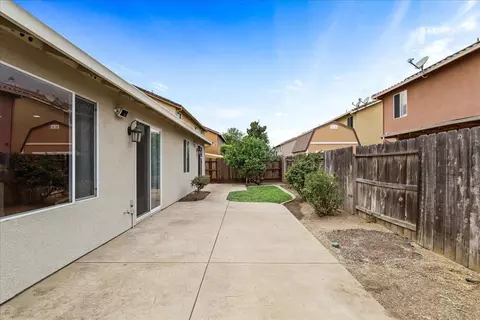 Exterior - 2817 Abingdon Ct, Modesto, CA 95355 photo 9 of 11