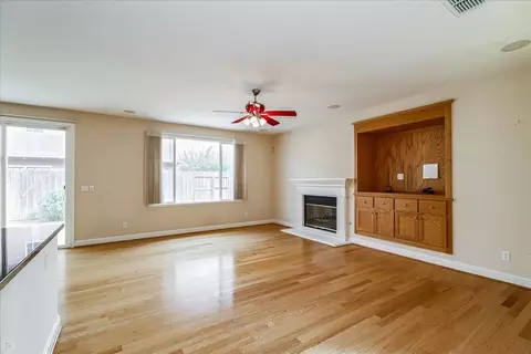 Living - 2817 Abingdon Ct, Modesto, CA 95355 photo 6 of 12