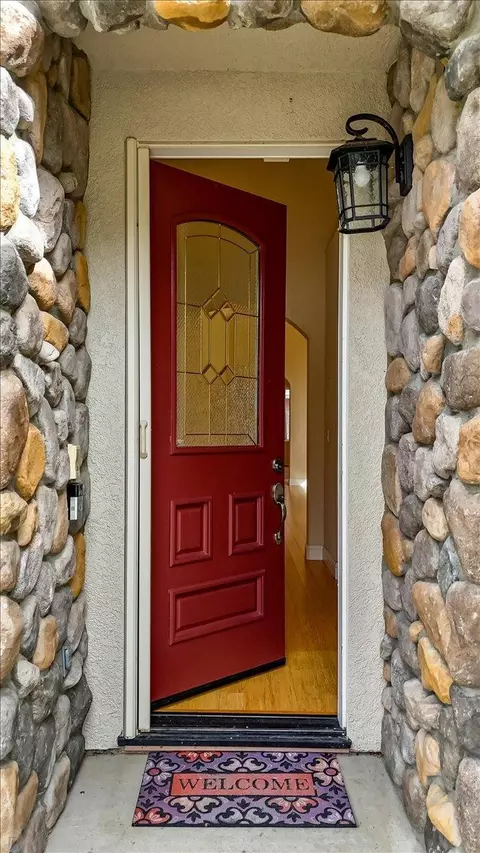 Entry Way - 2817 Abingdon Ct, Modesto, CA 95355 photo 1 of 6