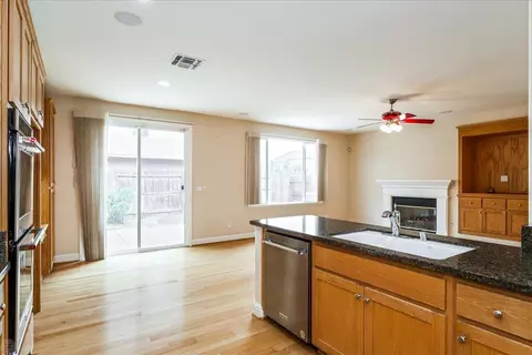 Living - 2817 Abingdon Ct, Modesto, CA 95355 photo 12 of 12