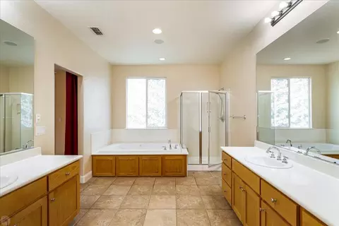 Bath - 2817 Abingdon Ct, Modesto, CA 95355 photo 4 of 6