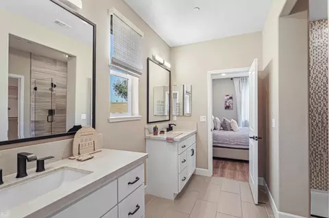 Bath - 1106 Crescent Ave, Manteca, CA 95336 photo 1 of 5